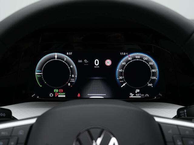 Volkswagen GOLF Life Edition 1.5 eHybrid 204 pk | Panoramadak | Stuur-/stoelverwarming | Achteruitrijcamera | Adaptive Cruise