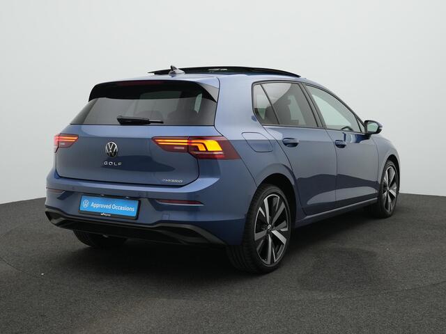Volkswagen GOLF Life Edition 1.5 eHybrid 204 pk | Panoramadak | Stuur-/stoelverwarming | Achteruitrijcamera | Adaptive Cruise
