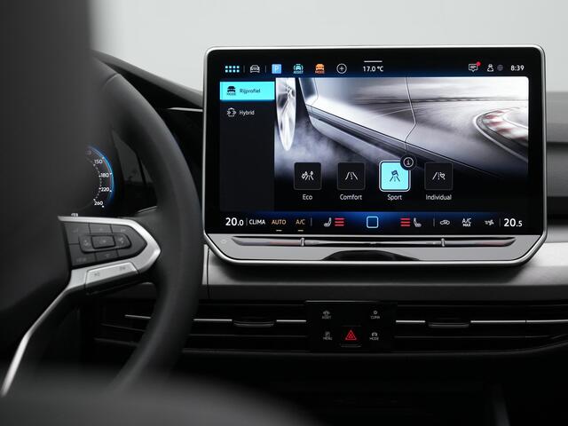 Volkswagen GOLF Life Edition 1.5 eHybrid 204 pk | Panoramadak | Stuur-/stoelverwarming | Achteruitrijcamera | Adaptive Cruise