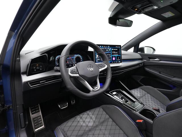 Volkswagen GOLF 1.5 eTSI 150 pk DSG R-Line | Panoramadak | Trekhaak | Standkachel | IQ Light | Head-up display | Achteruitrijcamera | Stuur-/achterbankverwarming