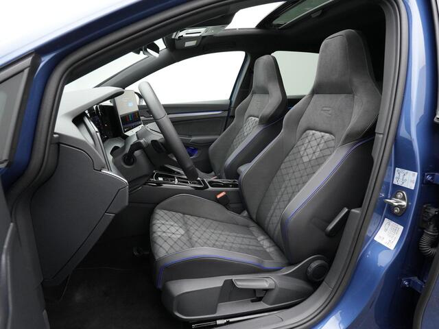 Volkswagen GOLF 1.5 eTSI 150 pk DSG R-Line | Panoramadak | Trekhaak | Standkachel | IQ Light | Head-up display | Achteruitrijcamera | Stuur-/achterbankverwarming