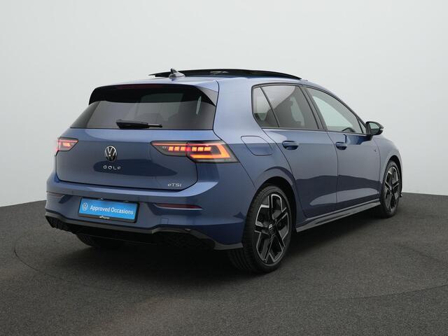 Volkswagen GOLF 1.5 eTSI 150 pk DSG R-Line | Panoramadak | Trekhaak | Standkachel | IQ Light | Head-up display | Achteruitrijcamera | Stuur-/achterbankverwarming