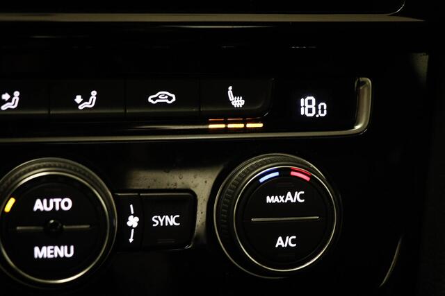 Volkswagen GOLF 2.0 TSI GTI TCR | AKRAPOVIC | VIRTUAL COCKPIT | NAVIGATIE | APPLE | PDC | 19"