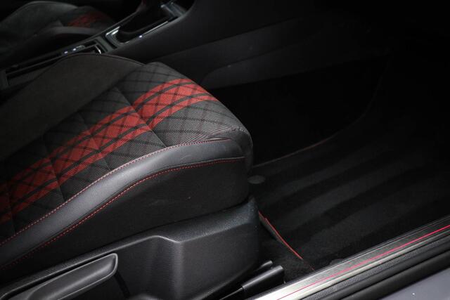 Volkswagen GOLF 2.0 TSI GTI TCR | AKRAPOVIC | VIRTUAL COCKPIT | NAVIGATIE | APPLE | PDC | 19"