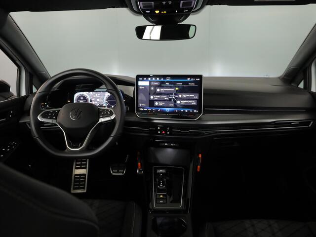 Volkswagen GOLF variant 1.5 eTSI R-Line Edition | Black style pakket | Panoramisch schuif-kanteldak | Assistance pakket plus