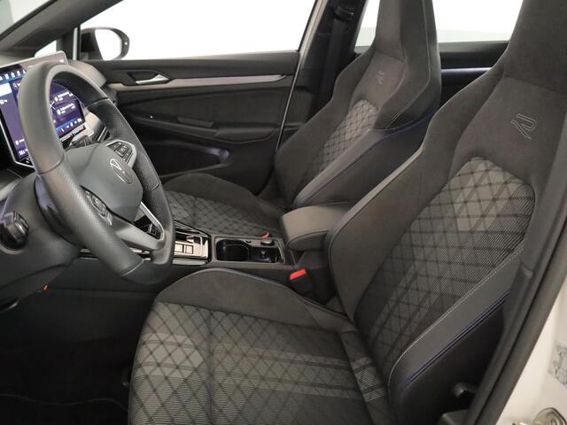 Volkswagen GOLF variant 1.5 eTSI R-Line Edition | Black style pakket | Panoramisch schuif-kanteldak | Assistance pakket plus