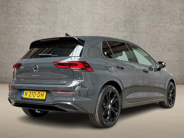 Volkswagen GOLF 1.0 TSI Sportline Automaat (APPLE CARPLAY, GROOT NAVI, CAMERA, GETINT GLAS, SPORTSTOELEN, SFEERVERLICHTING, LANE ASSIST, ADAPTIVE CRUISE, NIEUWSTAAT)
