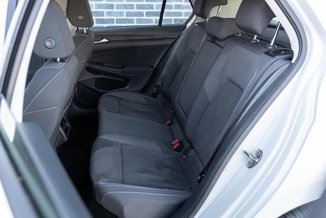 Volkswagen GOLF 1.0 eTSI DSG Life Business | Navigatie | Apple Carplay | Android Auto | Stoelmassage | Stoelverwarming | Achteruitrijcamera | LED Koplampen | Cruise Control Adaptief | Parkeersensoren | Parkeerassistent