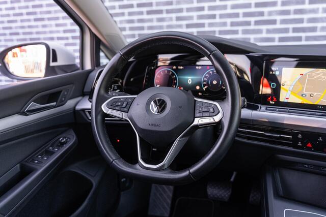 Volkswagen GOLF 1.0 eTSI DSG Life Business | Navigatie | Apple Carplay | Android Auto | Stoelmassage | Stoelverwarming | Achteruitrijcamera | LED Koplampen | Cruise Control Adaptief | Parkeersensoren | Parkeerassistent