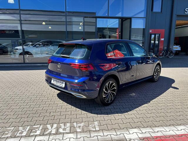 Volkswagen GOLF 1.4 eHybrid Style *Dodehoek & Winterpack*