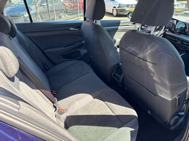 Volkswagen GOLF 1.4 eHybrid Style *Dodehoek & Winterpack*