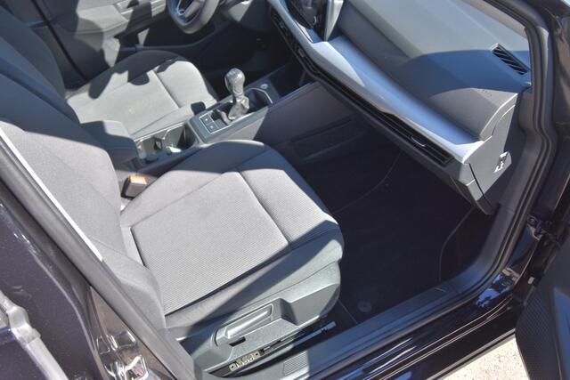 Volkswagen GOLF 1.0 TSI Golf , TREKHAAK , LMV 18 , PDC V+A , CLIMATR , NAVI VIA APP , CR CONTR , LED KOPL ,