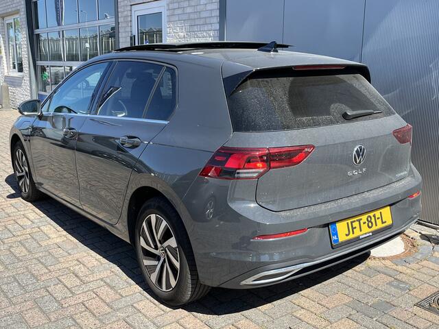 Volkswagen GOLF 1.4 eHybrid Style / AUTOMAAT/ PANO/ MEMORY SEAT/ MASSAGE/ STUUR+STOELVERWARM./ ACC/ PARK.SENSOREN V+A/ APP-CONNECT/ RIJ-MODI/ KEYLESS/ DIGITAL DASH/ NAVI/ DAB/ CLIMA/ LED/ 16'' LMV