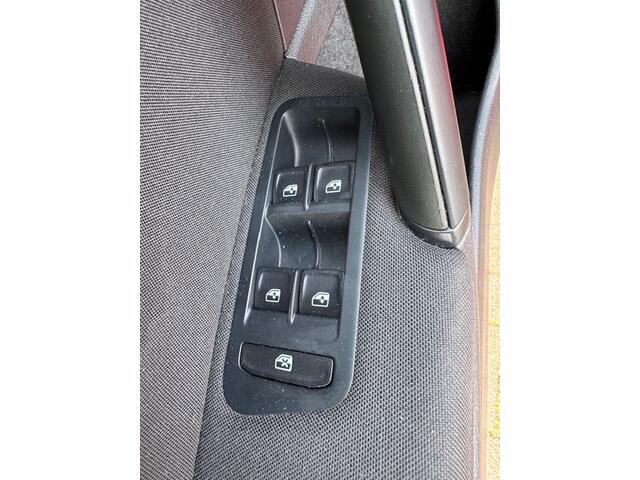 Volkswagen GOLF 1.0 TSI 5deurs Sport Trendline Airco,Navigatie,Two Tone Nette Auto