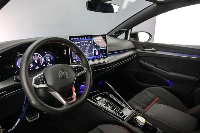 Volkswagen GOLF GTI Clubsport 2.0 TSI 300pk DSG Automaat Panoramadak, Black Style, LED matrix koplampen, Harman Kardon audio, Adaptive cruise control, Achteruitrijcamera