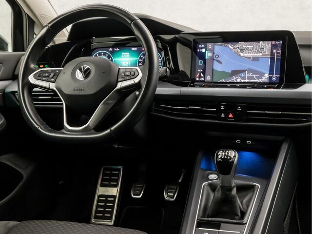 Volkswagen GOLF 1.0 TSI Sportline (APPLE CARPLAY, GROOT NAVI, SFEERVERLICHTING, KEYLESS, GETINT GLAS, SPORTSTOELEN, PARKEERSENSOREN, LM VELGEN, ADAPTIVE CRUISE, NIEUWSTAAT)