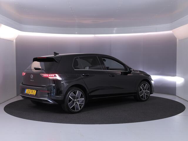 Volkswagen GOLF 1.5 eHybrid Style Edition 204 pk Automaat (DSG) | Verlengde garantie | Navigatie via App | Parkeersensoren (Park assist) | Achteruitrijcamera | Stoelverwarming |