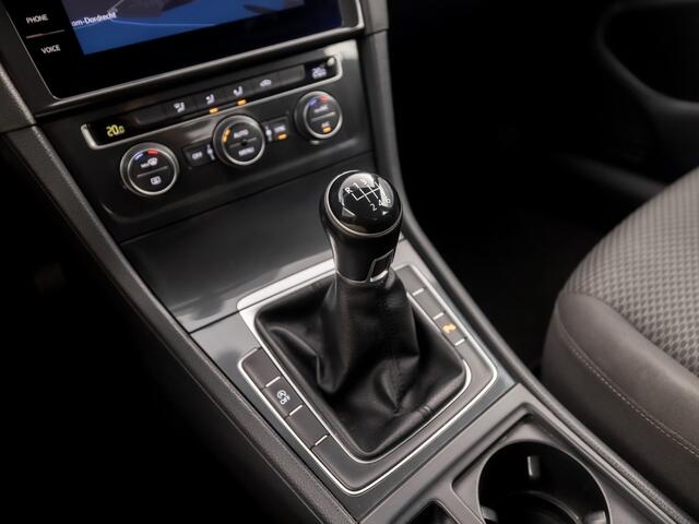 Volkswagen GOLF 1.0 TSI Sportline (APPLE CARPLAY, GROOT NAVI, CLIMATE, PARKEERSENSOREN, LM VELGEN, SPORTSTOELEN, CRUISE, NIEUWE APK, NIEUWSTAAT)