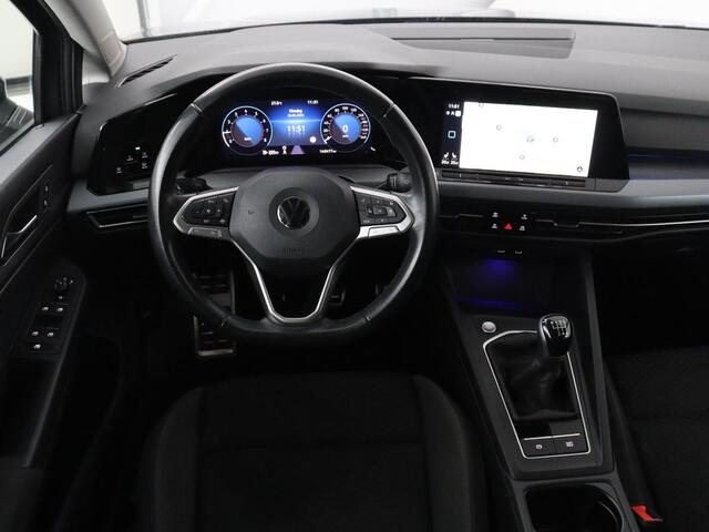 Volkswagen GOLF 1.5 TSI Active Life | Trekhaak | Stoelverwarming | Carplay | Sfeerverlichting | Navigatie | Adaptive cruise | Parkeerhulp | Stuurverwarming | Bluetooth | Climate control
