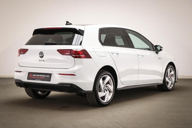 Volkswagen GOLF 1.5 eHybrid GTE | BLACK STYLE / MULTIMEDIA PLUS- PACK | HEAD UP | STUURVERWARMING | DRAADLOZE LADER | CAMERA