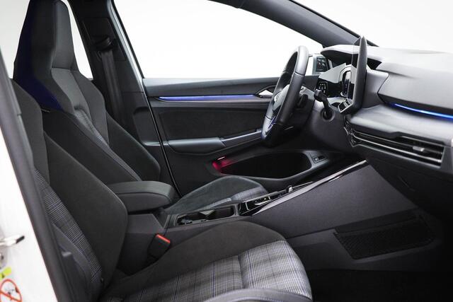 Volkswagen GOLF 1.5 eHybrid GTE | BLACK STYLE / MULTIMEDIA PLUS- PACK | HEAD UP | STUURVERWARMING | DRAADLOZE LADER | CAMERA