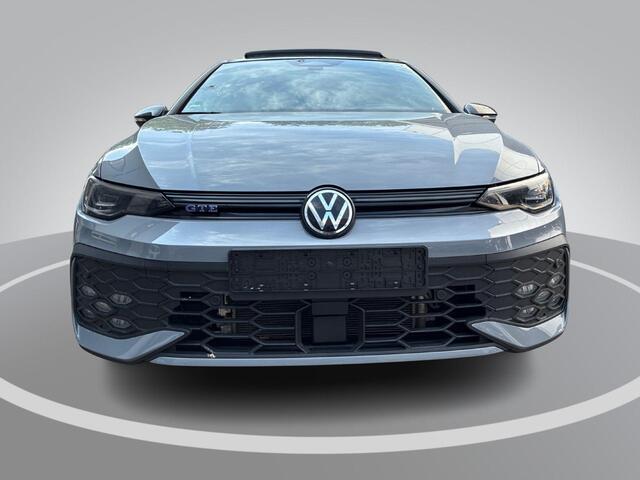 Volkswagen GOLF 1.5 eHybrid 272pk DSG GTE · Panoramadak · Camera · Matrix LED · Stuur- & Stoelverwarming · Sfeerverlichting · Apple/Android Car Play · Garantie t/m 15-09-2030 of 100.000km