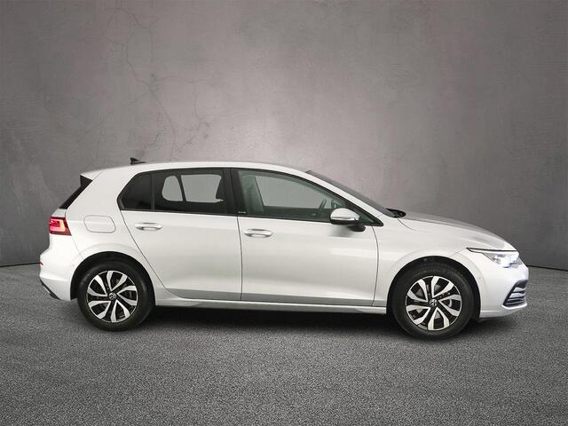 Volkswagen GOLF Life 1.5 TSI 150pk Adaptive cruise control, LED koplampen, Parkeersensoren, Stoelverwarming, Airco, App connect, DAB, Radio, Stuurwiel verwarmd