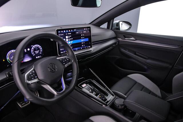 Volkswagen GOLF GTE 1.5 TSI eHybrid 272pk DSG Automaat Trekhaak, 360 camera, Lederen bekleding, Panoramadak, Adaptive cruise control, LED matrix koplampen