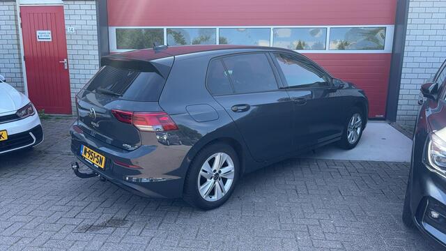Volkswagen GOLF 1.0 eTSI Life AUTOMAAT / TREKHAAK / SFEER / CARPLAY / NAVI / CLIMA / PDC / ACC / DAB+ / NL-AUTO