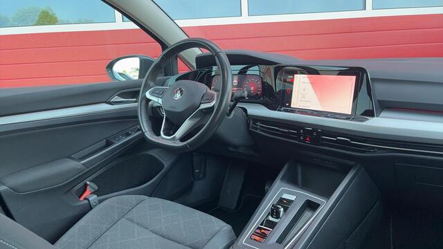 Volkswagen GOLF 1.0 eTSI Life AUTOMAAT / TREKHAAK / SFEER / CARPLAY / NAVI / CLIMA / PDC / ACC / DAB+ / NL-AUTO