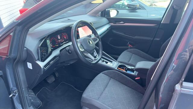 Volkswagen GOLF 1.0 eTSI Life AUTOMAAT / TREKHAAK / SFEER / CARPLAY / NAVI / CLIMA / PDC / ACC / DAB+ / NL-AUTO