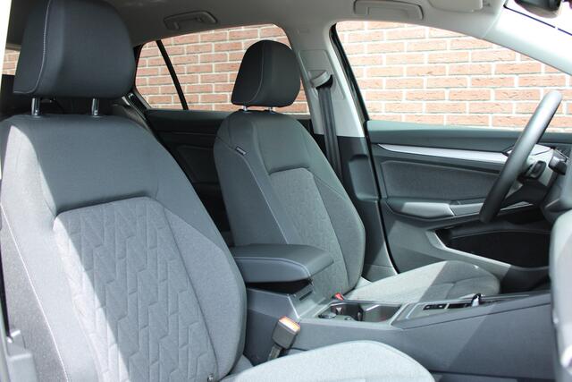 Volkswagen GOLF 1.5 eHybrid 204PK Style Edition |18-INCH|WINTER-PAKKET|KEYLESS|