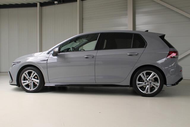 Volkswagen GOLF 1.5 eTSI R-Line (2x) DSG | Navigatie | LM '17 | PDC + Camera | Aut. Airco