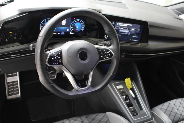 Volkswagen GOLF 1.5 eTSI R-Line (2x) DSG | Navigatie | LM '17 | PDC + Camera | Aut. Airco