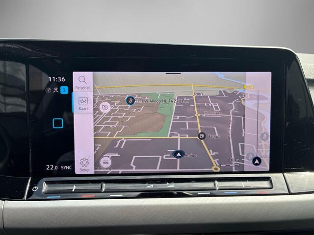 Volkswagen GOLF 1.0 eTSI 110pk DSG Life Business · Camera · Apple/Android Car Play · ACC · Sfeerverlichting · Navigatie · Verkeersbord Detectie · Garantie t/m 06-02-2028 of 100.000km