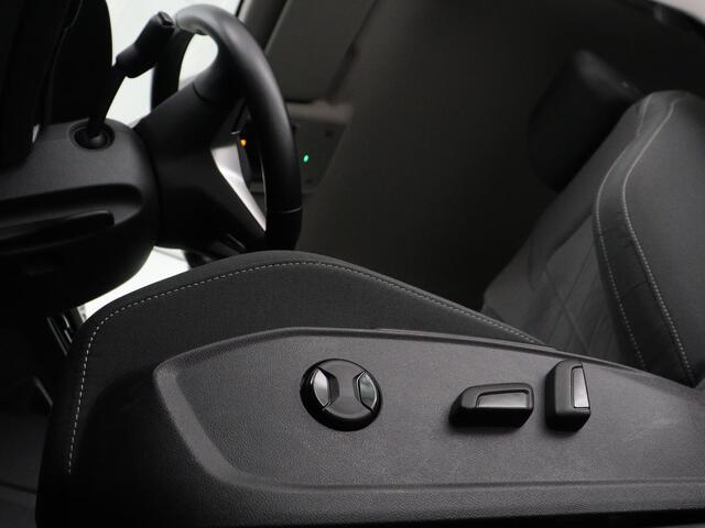 Volkswagen GOLF 1.5 TSI Style | Matrix LED | Camera | Carplay | Trekhaak | Massage | Memory | Sfeerverlichting | Adaptive cruise | Digital Cockpit | Parkeerhulp | File Assistent | Climate control | Bluetooth
