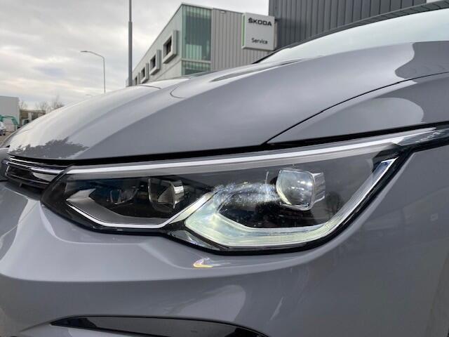 Volkswagen GOLF 1.5 eTSI R-Line | 130PK | Automaat | Navigatie |