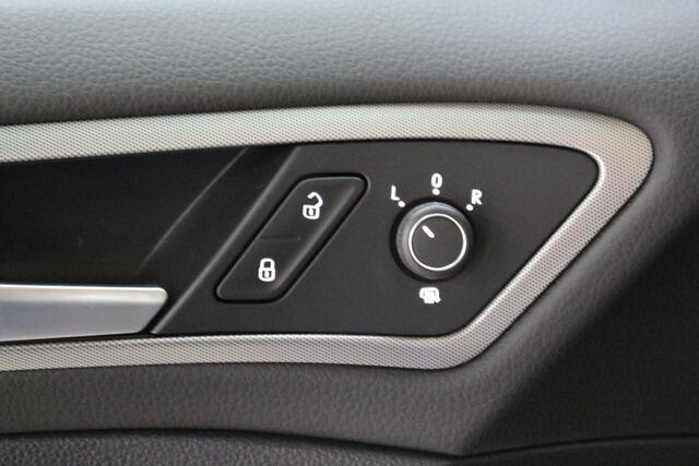 Volkswagen GOLF Variant 1.0 TSI Trendline Navigatie | Climate Control | Parkeersensoren voor en achter