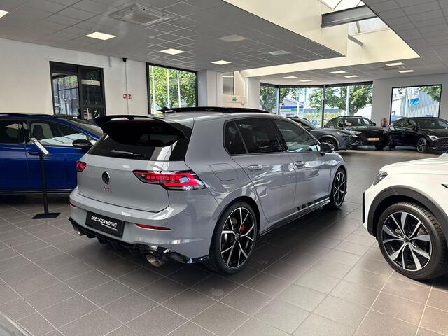 Volkswagen GOLF 2.0 TSI GTI Clubsport / Akrapovice / Pano / leder