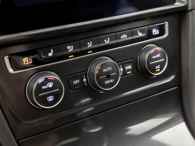Volkswagen GOLF 1.0 TSI Sportline (APPLE CARPLAY, GROOT NAVI, CAMERA, SPORTSTOELEN, ADAPTIVE CRUISE, GETINT GLAS, PARKEERSENSOREN, NIEUWSTAAT)