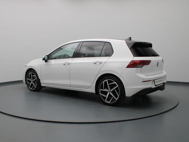 Volkswagen GOLF eTSI R-Line 150pk Camera | Adapt. Cruise | Parkeersens. v+a | Stoelverw. | Trekhaak elektrisch.
