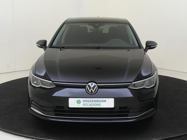 Volkswagen GOLF 1.5 TSI Life Business | Navigatie | Stoel- en stuurwielverwarming | Adaptieve cruise control | Parkeersensoren | Elektrisch inklapbare buitenspiegels | CarPlay | 3-zone airco |