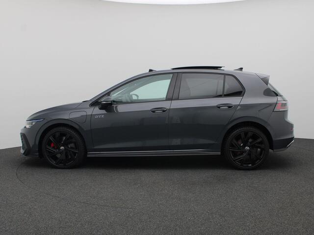 Volkswagen GOLF 1.5 eHybrid GTE 272PK DSG Panoramadak, Trekhaak, Head-Up Display, Side Assist, Matrix-LED Keyless, Achteruitrijcamera, 18" LM Velgen