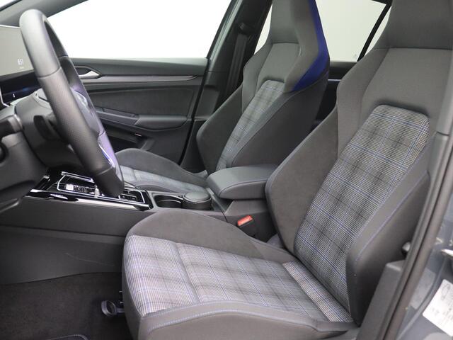 Volkswagen GOLF 1.5 eHybrid GTE 272PK DSG Panoramadak, Trekhaak, Head-Up Display, Side Assist, Matrix-LED Keyless, Achteruitrijcamera, 18" LM Velgen
