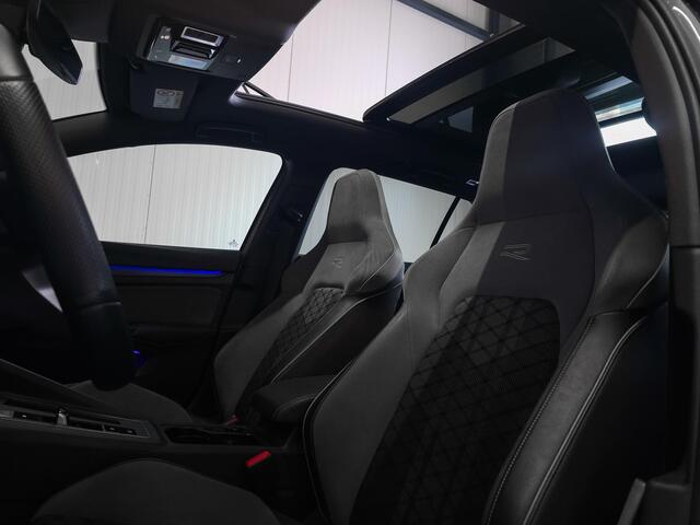 Volkswagen GOLF 1.5 eTSI R-Line | Panoramadak | Trekhaak | HUD | H&K | IQ Light | VOL |