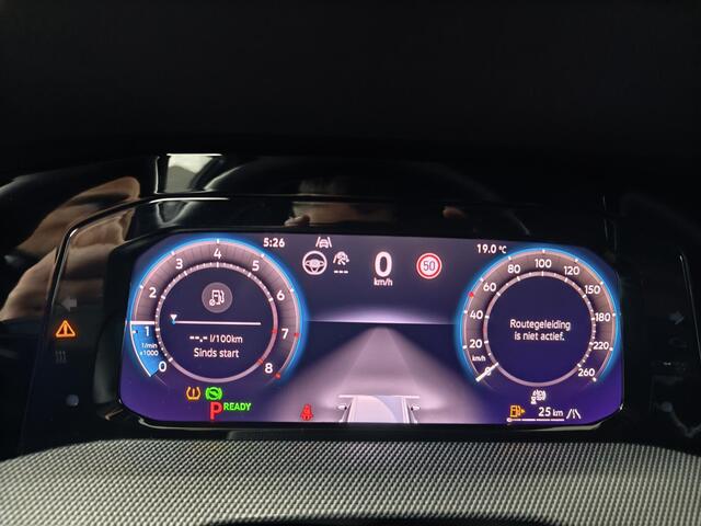 Volkswagen GOLF Variant 1.5 eTSI R-Line Edition | Panoramadak | Stoelverwarming | Achteruitrijcamera | Navigatie |