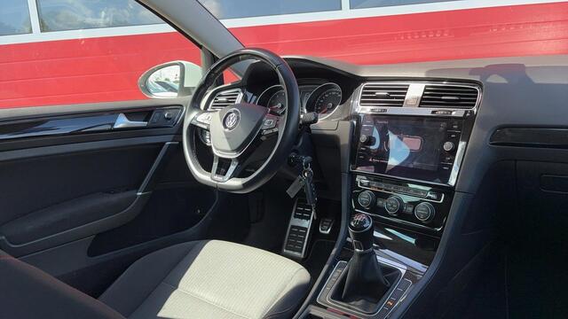 Volkswagen GOLF 1.0 TSI Comfortline STOELVERW / CAMERA / CARPLAY / NAVI / CLIMA / PDC / BLUETOOTH / ACC