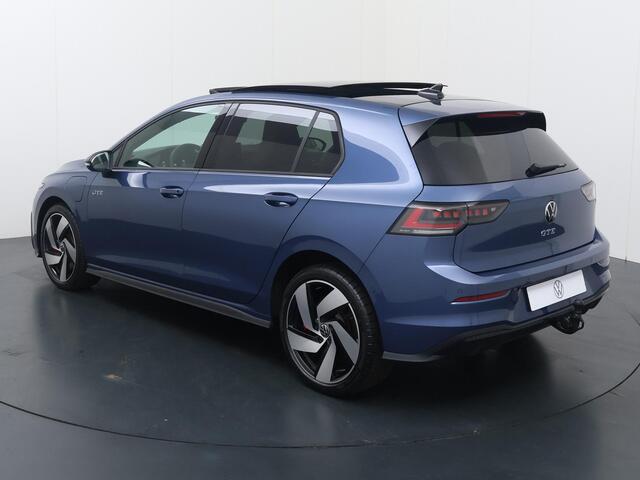 Volkswagen GOLF 1.5 eHybrid GTE | 272 PK | SoH 100% | Trekhaak | Panoramadak | Head-up display | Lederen bekleding | Achteruitrijcamera |