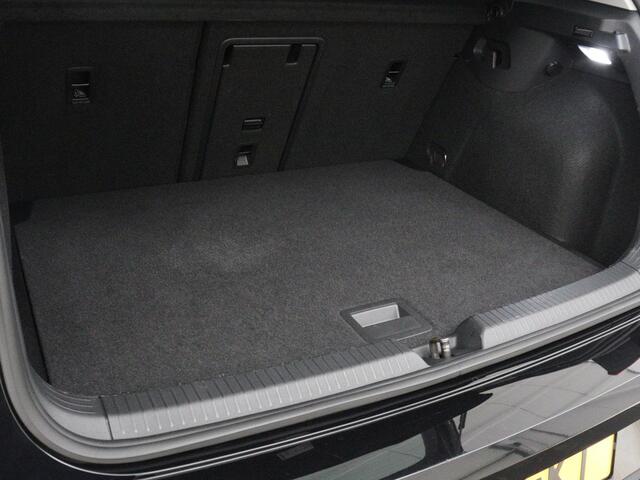 Volkswagen GOLF 1.0 TSI Life | Carplay | Adaptive cruise | Navigatie | Parkeerhulp | Full LED | Climate control | DAB | Bluetooth | Digital cockpit