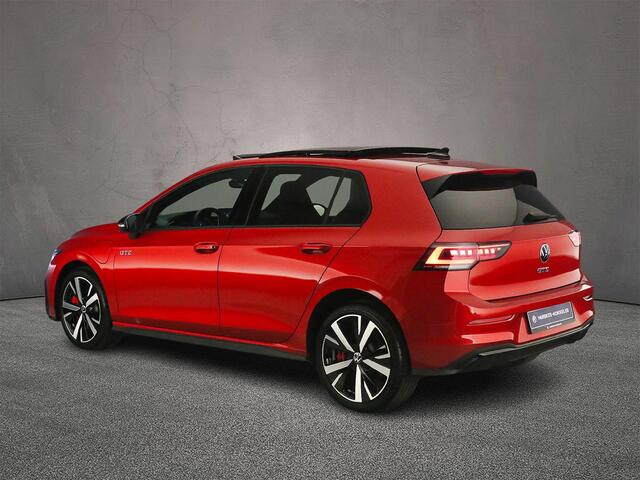 Volkswagen GOLF GTE 1.5 TSI eHybrid 272pk DSG Automaat Trekhaak, Panoramadak, 360 camera, Lederen bekleding, Black Style, LED matrix koplampen, Adaptive cruise control